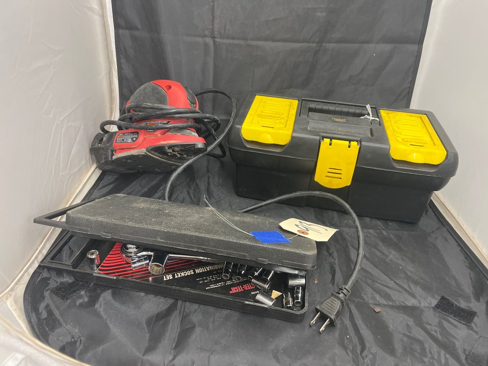 Skil Corded Sander - Sockets in Plastic Toolbox