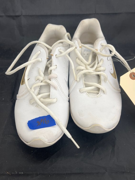 Nike Women's Cheer Shoes Sz 7.5