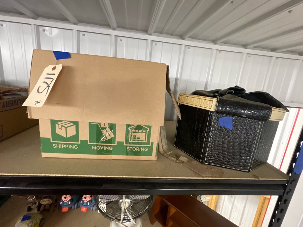 2pc - Hat Box w/Hats