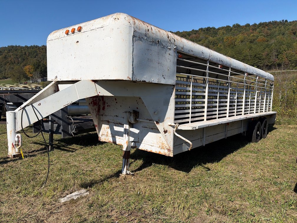 24’ Gooseneck Cattle Trailer