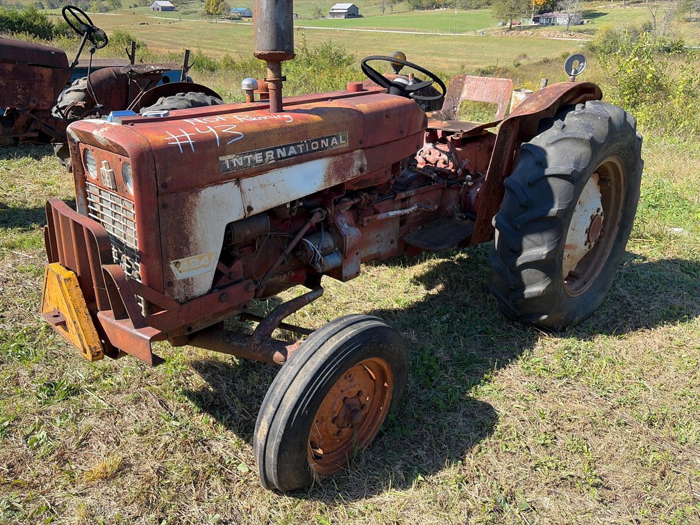 International 424 Tractor
