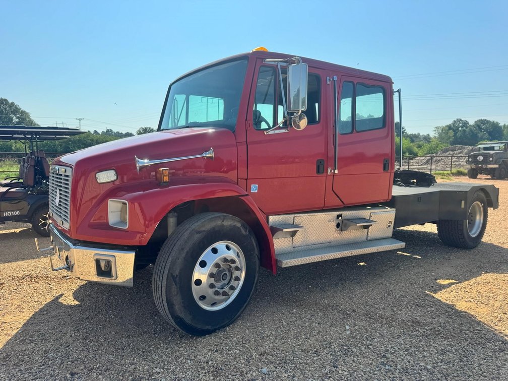 2001 Freightliner FL80 Truck