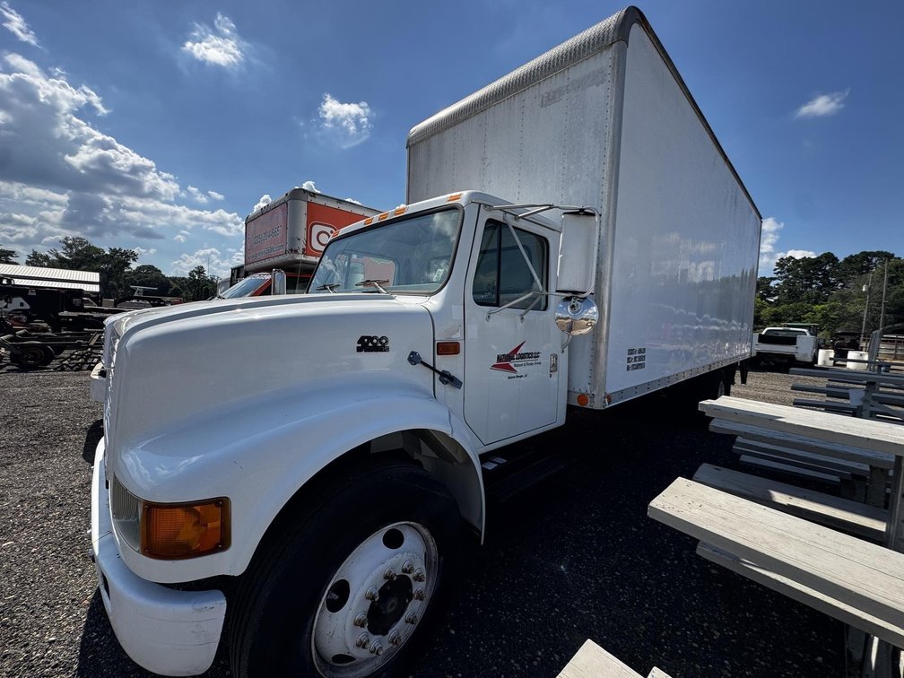 2000 International 4700 Truck