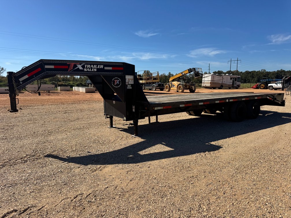 2022 East Texas Trailers 25’ Gooseneck Flatbed