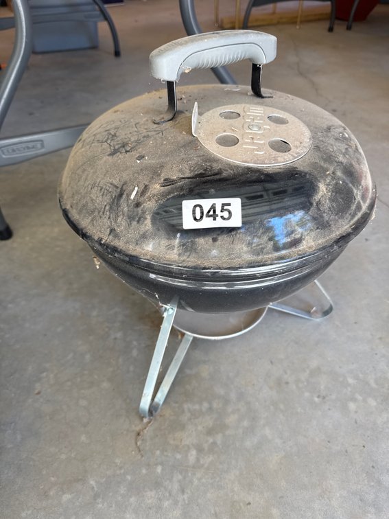 Weber table top grill (looks new inside)