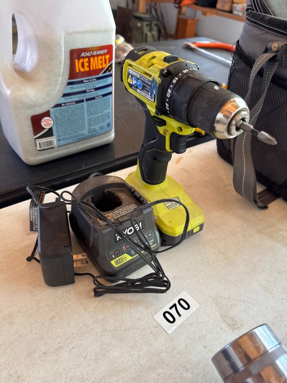 Ryobi 18v drill w battery & charger
