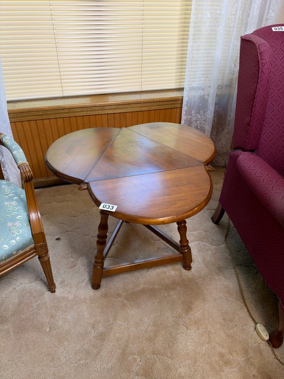 Drop leaf table
