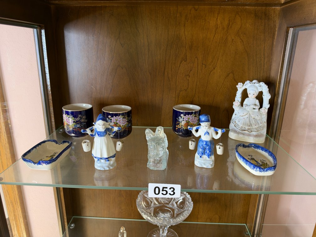 Misc oriental glassware