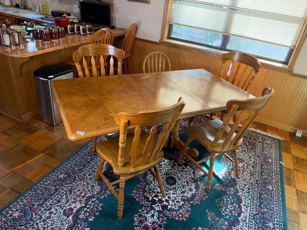 Kitchen table and 5 chairs