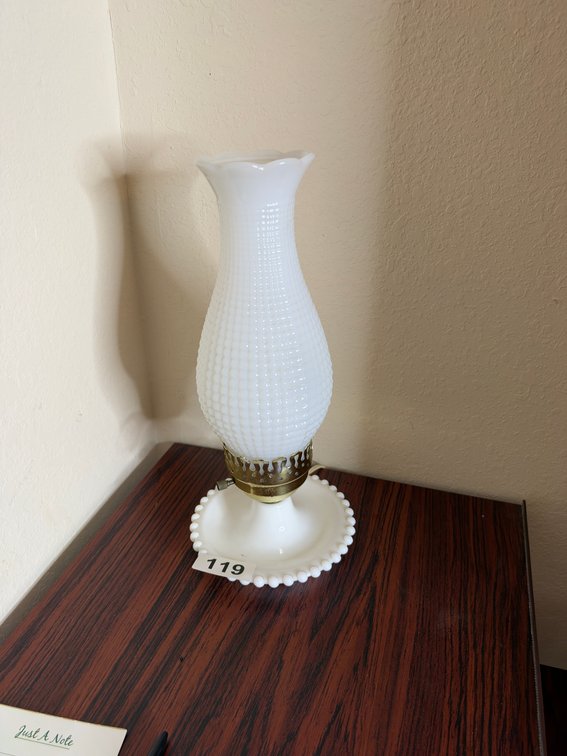 Hobnail electric lamp
