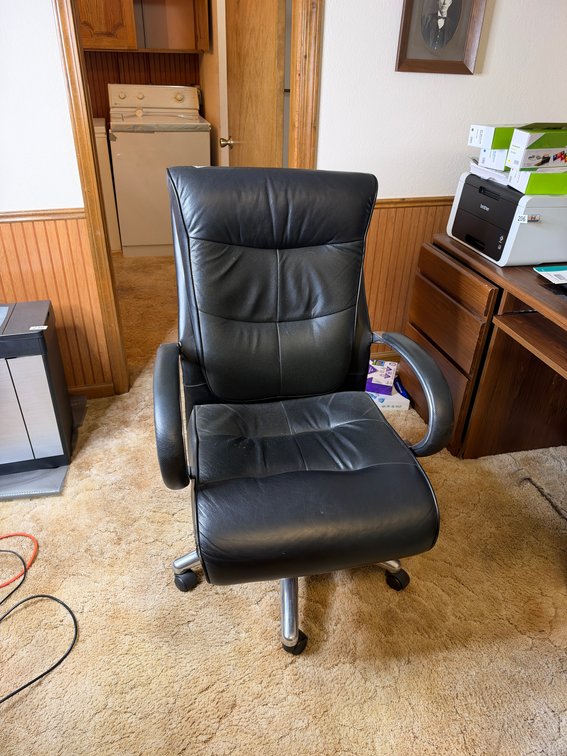 Black office chair