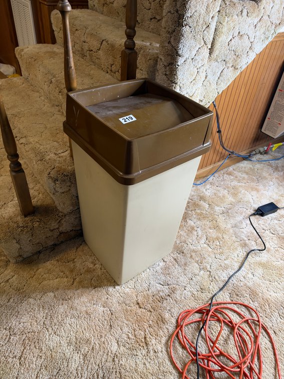 Plastic trash can
