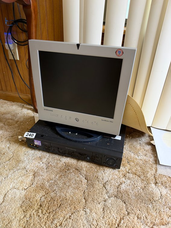 Sony Hi-Fi Stereo and Samsung monitor