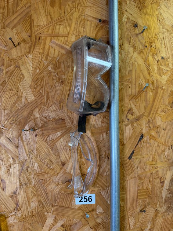 Protective goggles