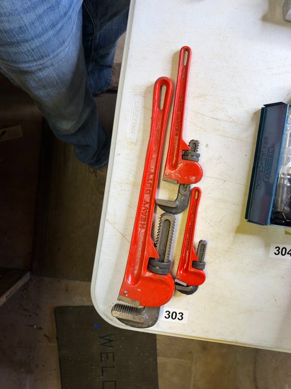 Three-piece pipe wrench set