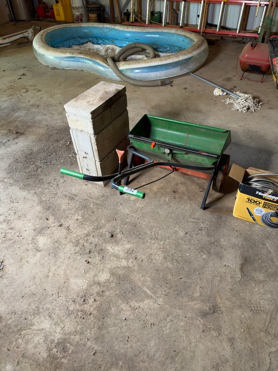 Lawn spreader