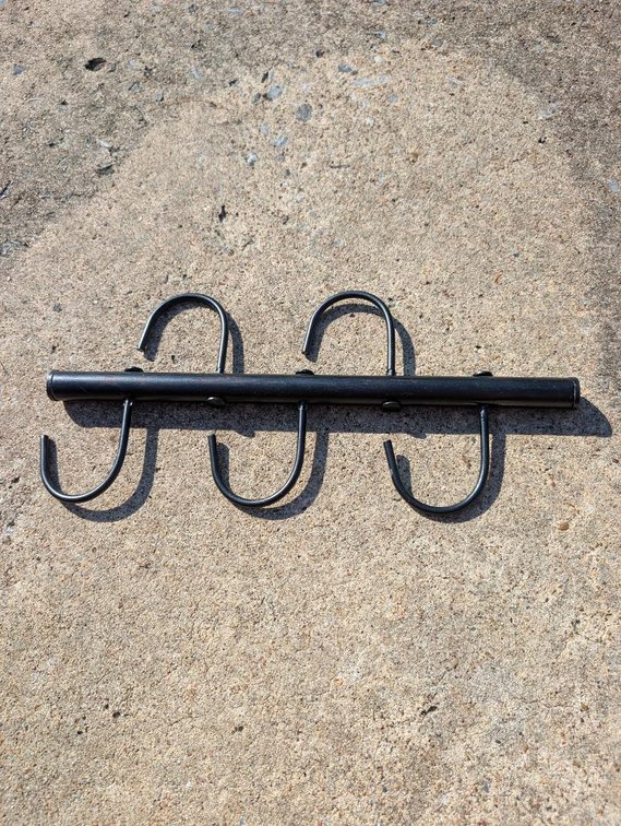 3 Hook Tack Bar