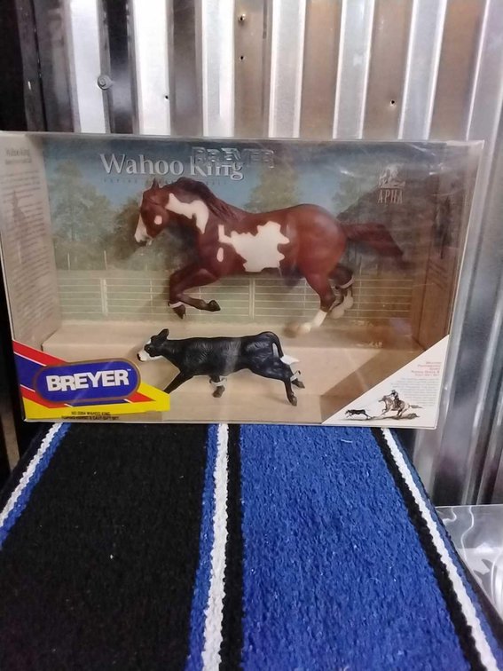Breyer No. 3354 Wahoo King Roping Horse & Calf