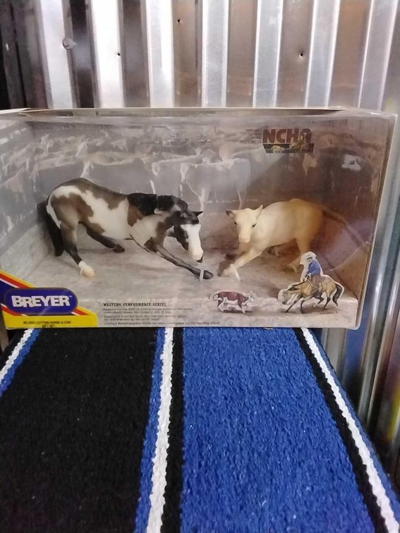 Breyer No. 3355 Cutting horse& Cow Gift Set