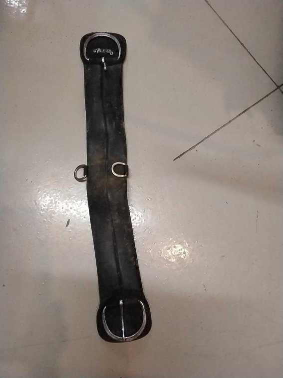 Gently Used Weaver Neoprene Cinch