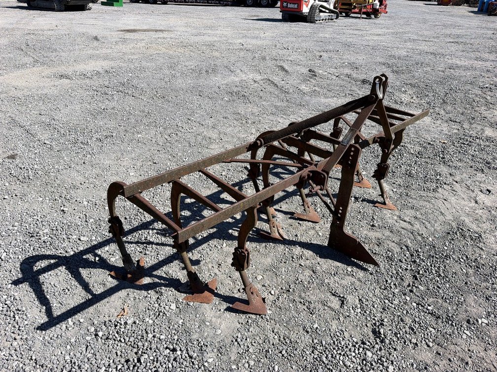 9 SHANK CULTIVATOR