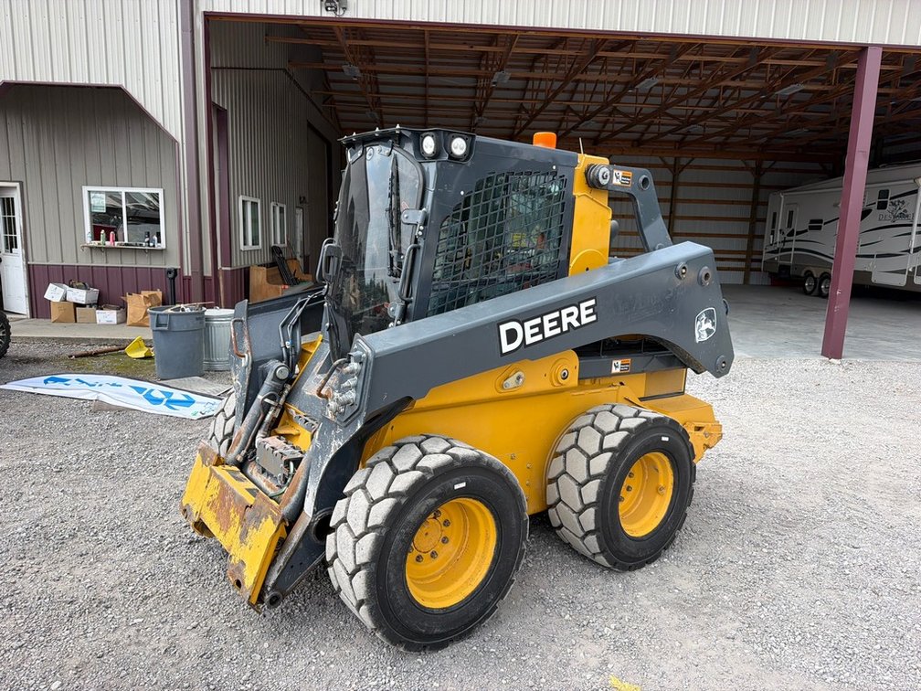 JOHN DEERE 330G SKIDSTEER