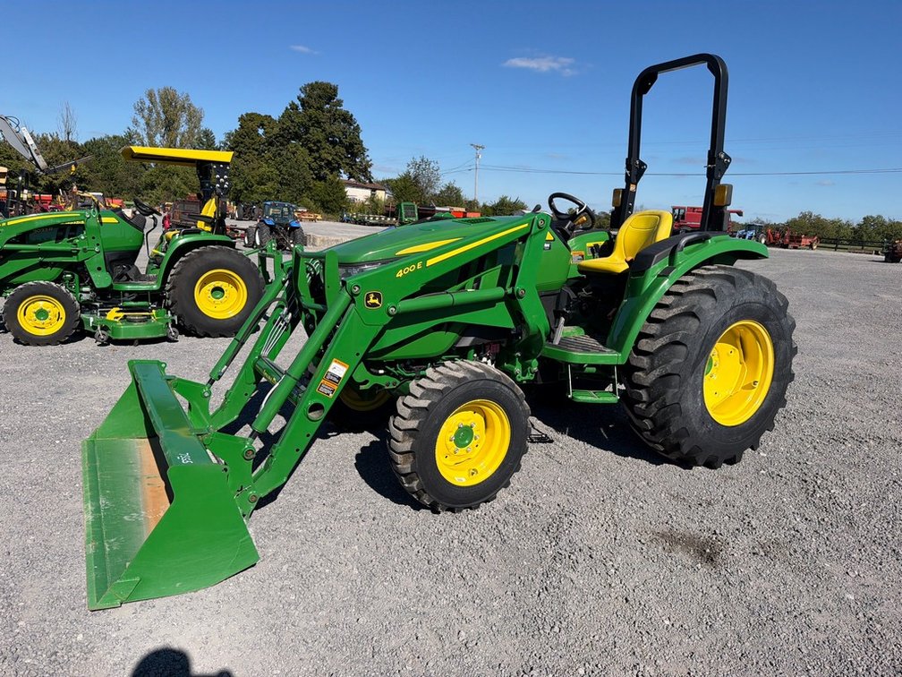 JOHN DEERE 4052M TRACTOR W/LOADER