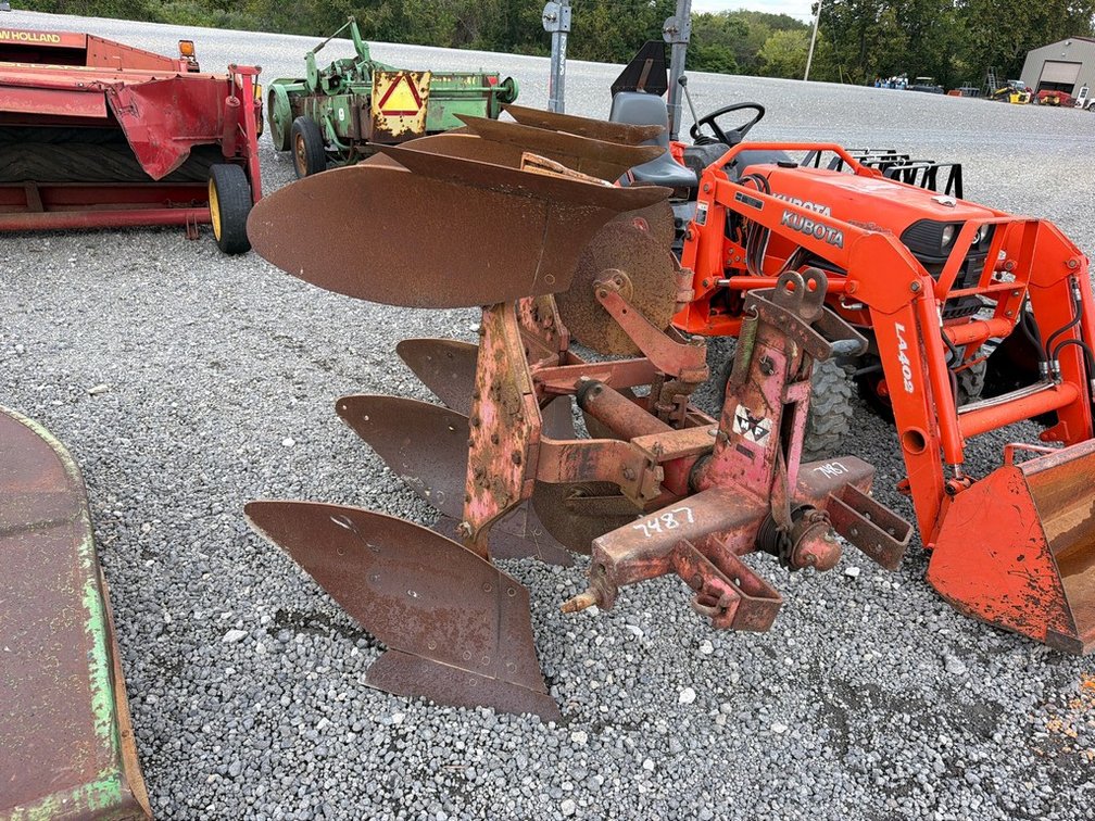 MASSEY FERGUSON 3X TURN OVER PLOW