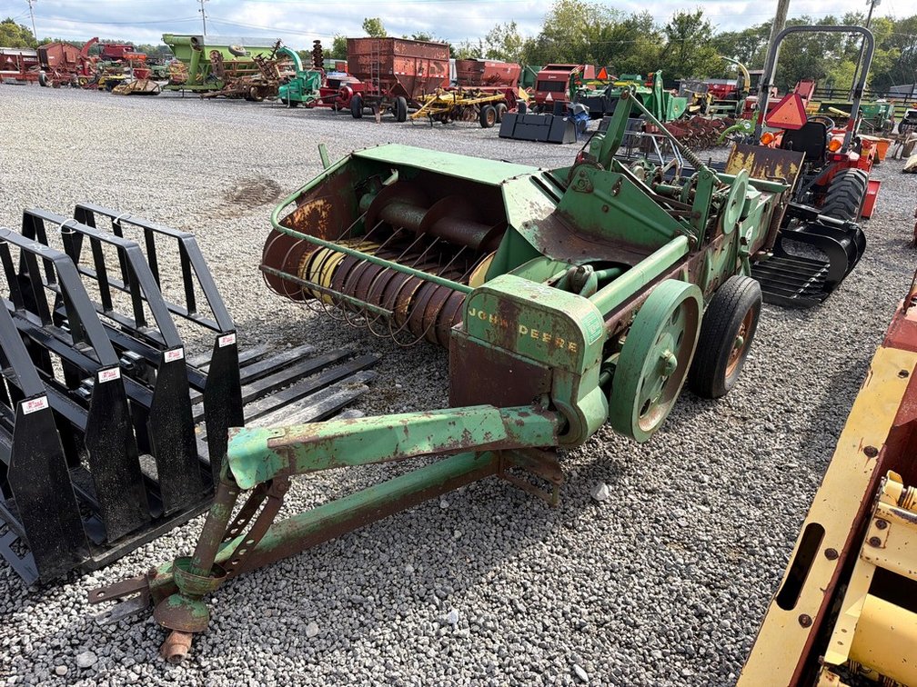 JOHN DEERE 24T SQ BALER