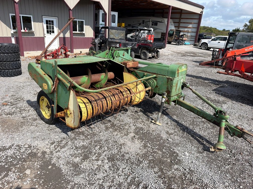 JOHN DEERE 24T SQ BALER