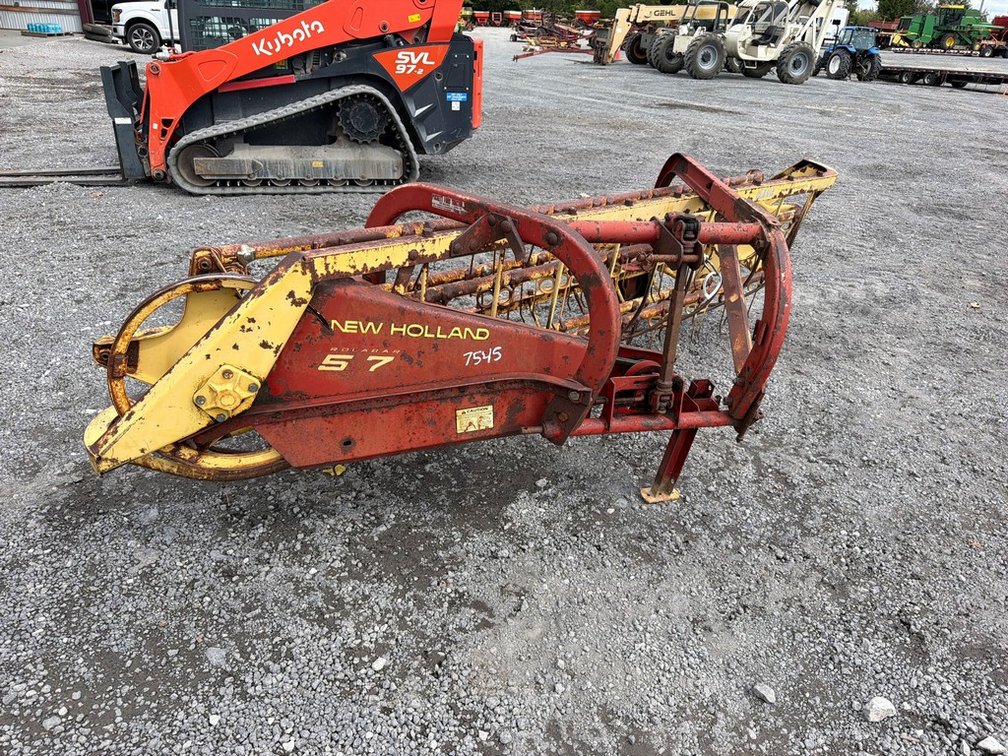 NEW HOLLAND 57 3PT HAY RAKE