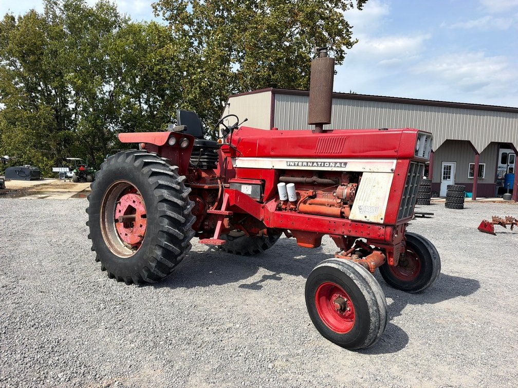 INTERNATIONAL 966 TRACTOR