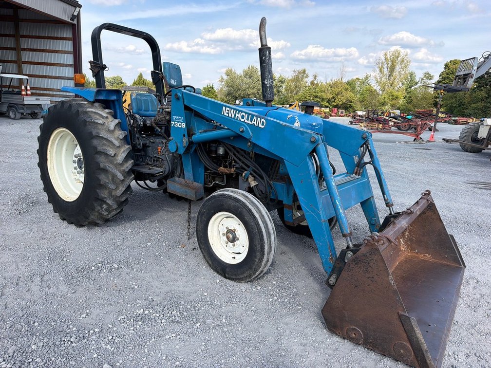 NEW HOLLAND 4630 TRACTOR W/LOADER