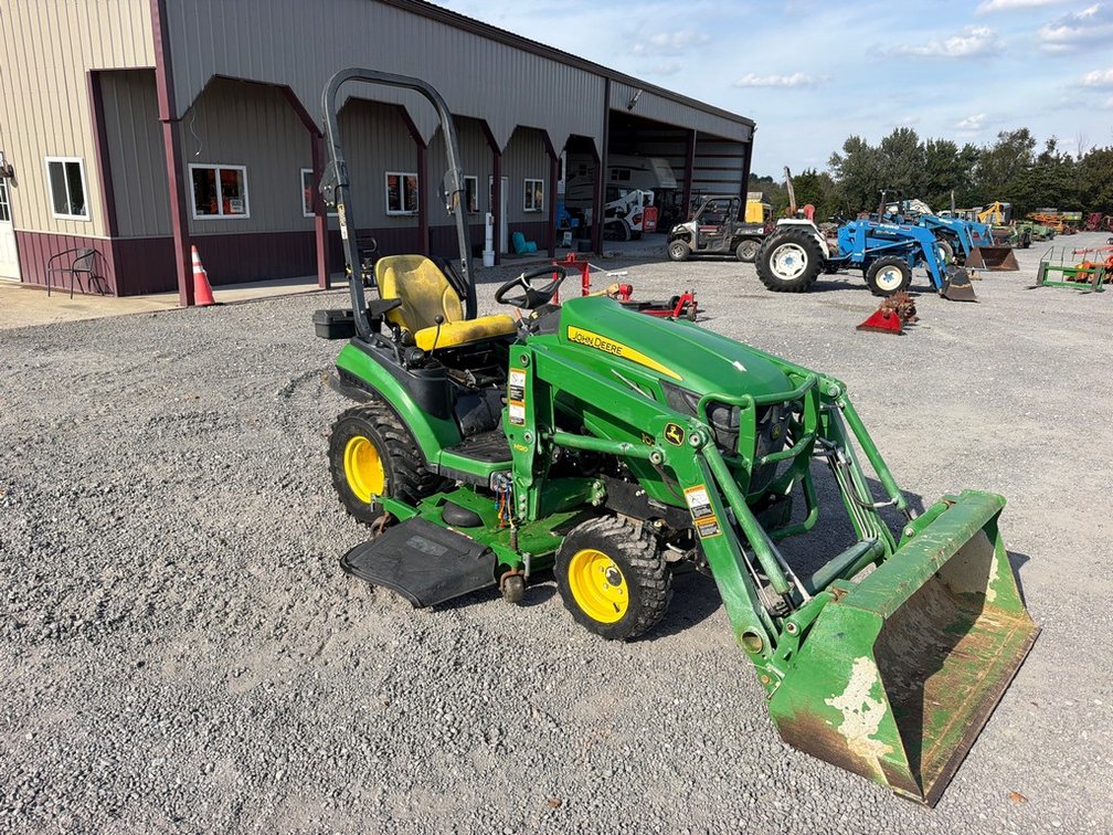 JOHN DEERE 1025R TRACTOR W/LOADER