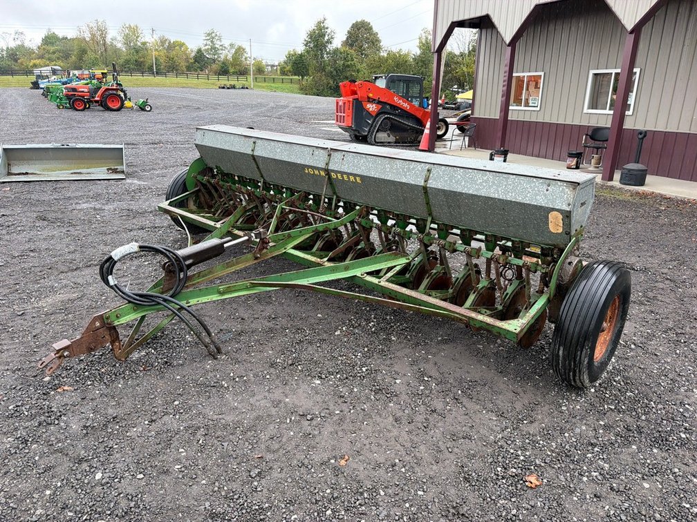 JOHN DEERE 12' VAN BRUNT DRILL