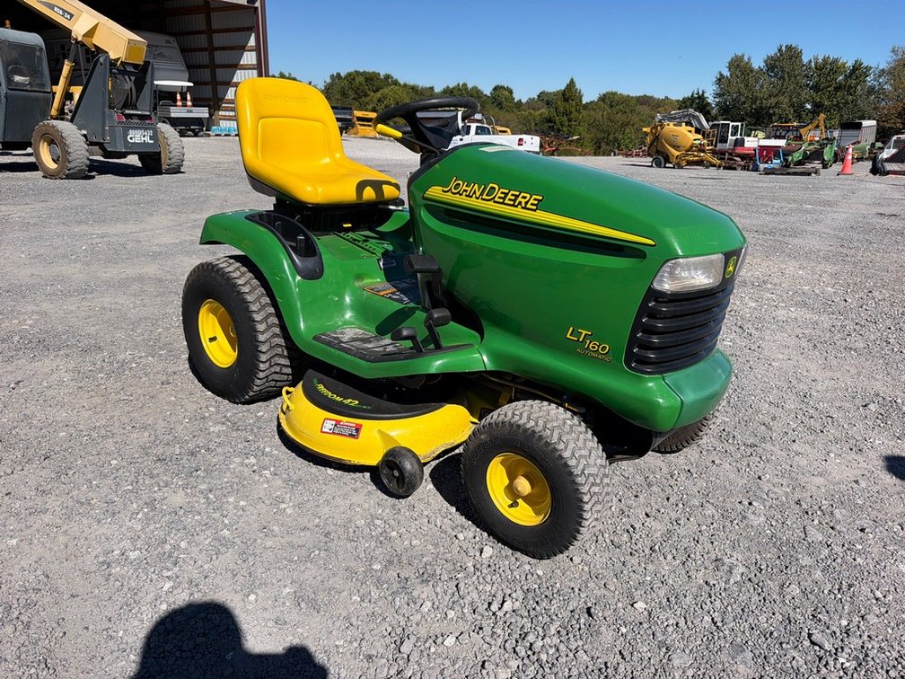 JOHN DEERE LT160 LAWN MOWER