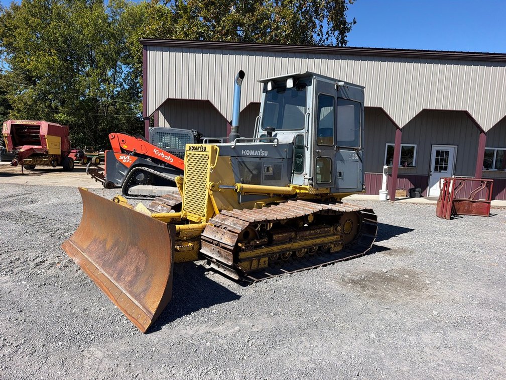 KOMATSU D38P DOZER