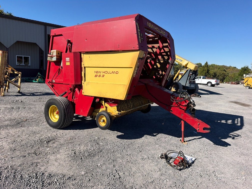 NEW HOLLAND 853 RD BALER
