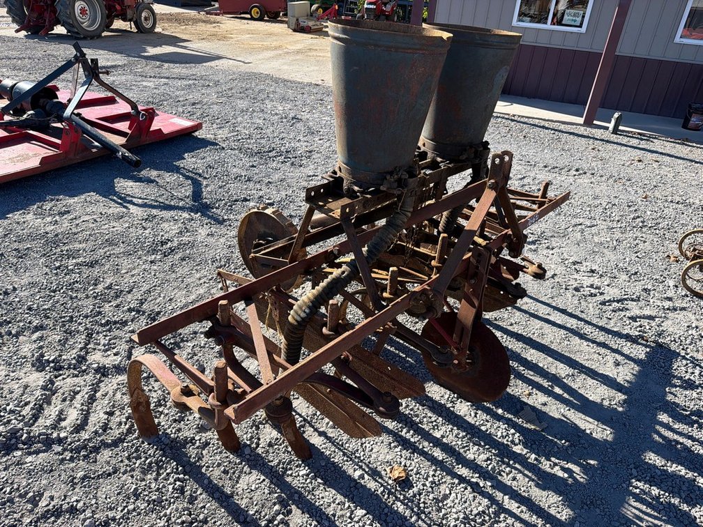 3PT CULTIVATOR W/SIDE DRESSOR
