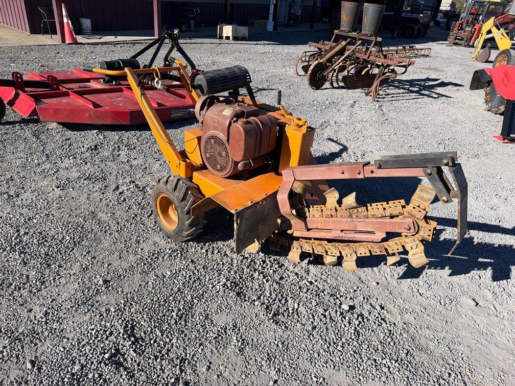 CASE TL100 TRENCHER