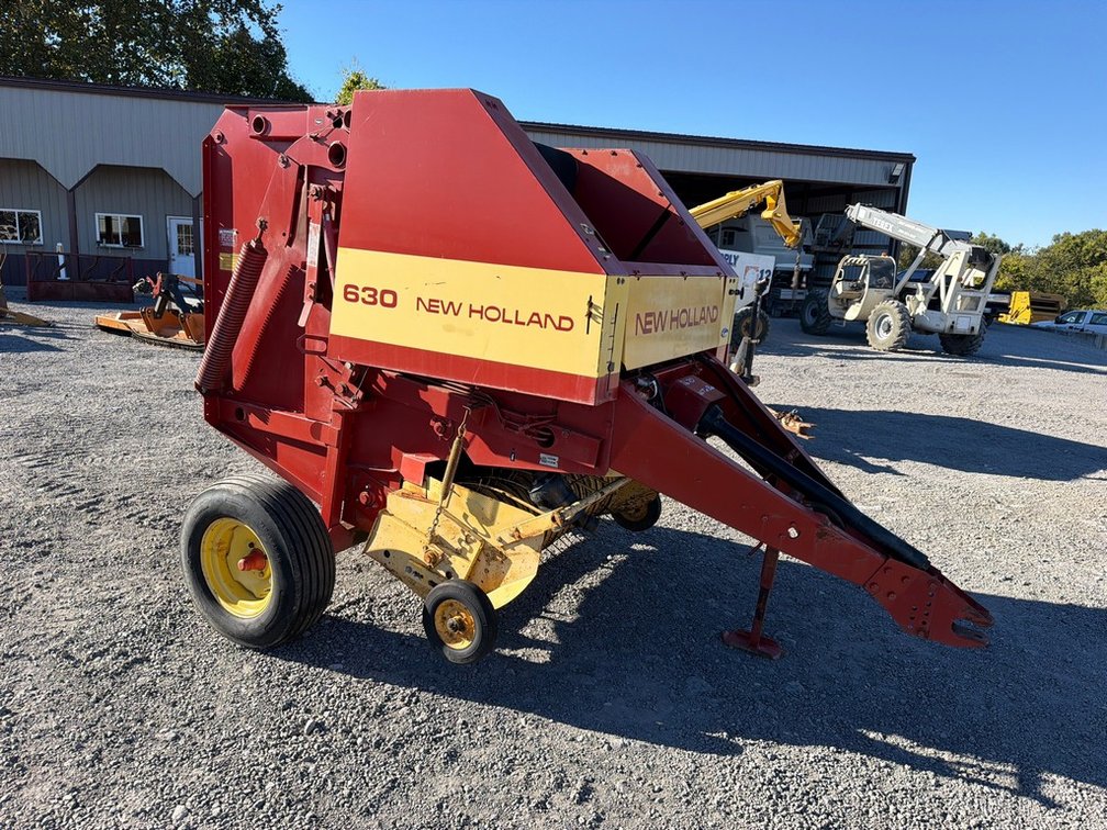 NEW HOLLAND 630 RD BALER