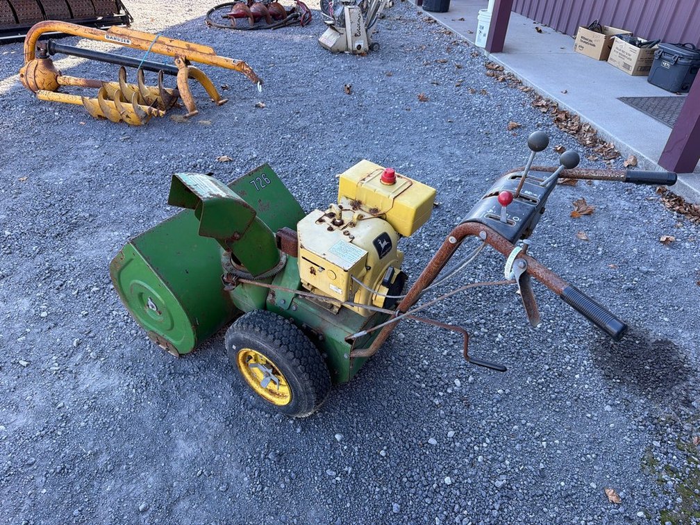 JOHN DEERE 726 SNOW BLOWER