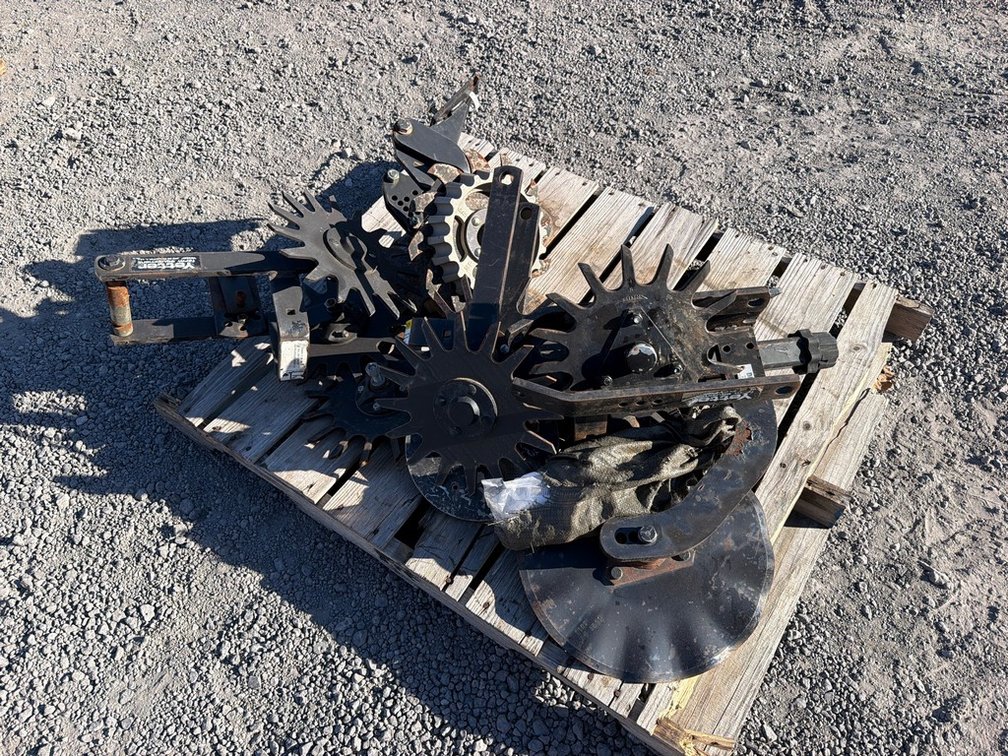 PALLET OF PLANTER PARTS