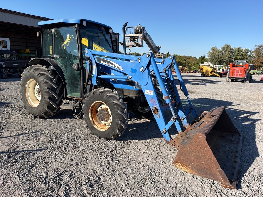 NEW HOLLAND TN60DA TRACTOR W/LOADER