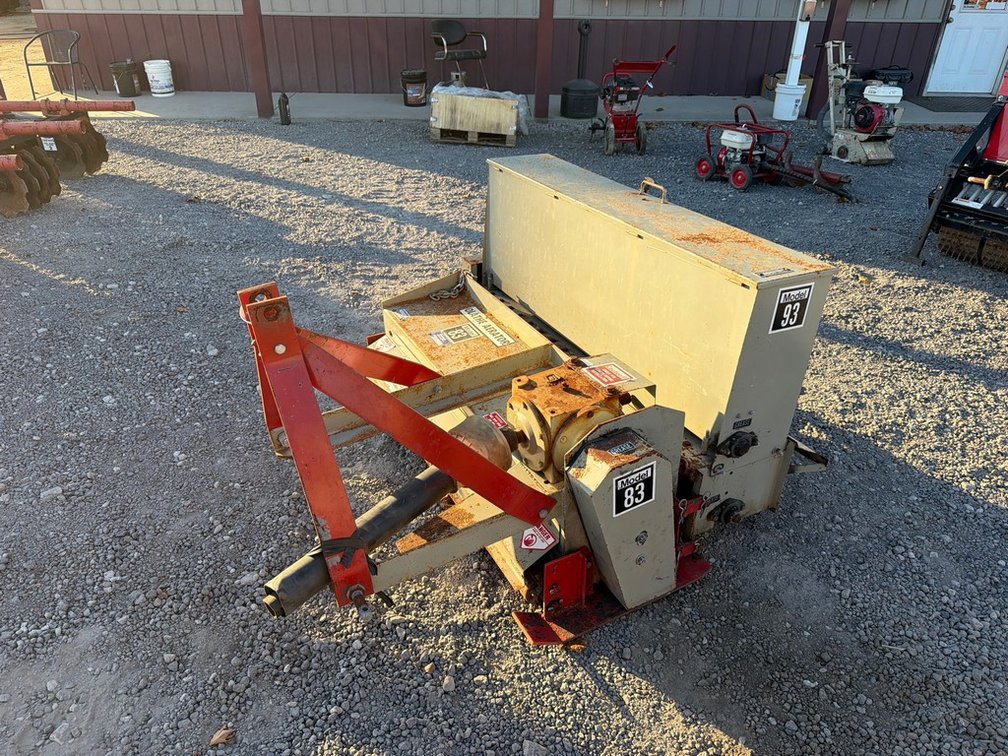 OLATHE 4' AERATOR/SEEDER