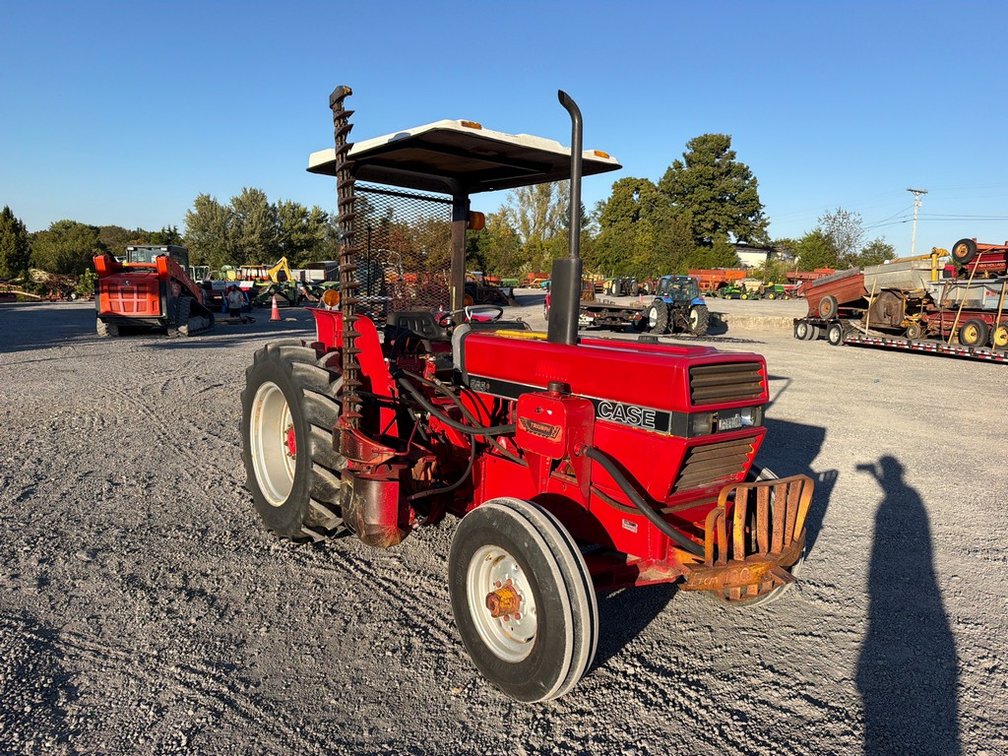 CASE 585 SICKLE MOWER TRACTOR