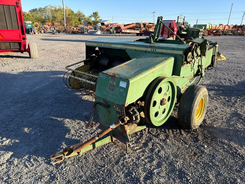 JOHN DEERE 336 SQ BALER
