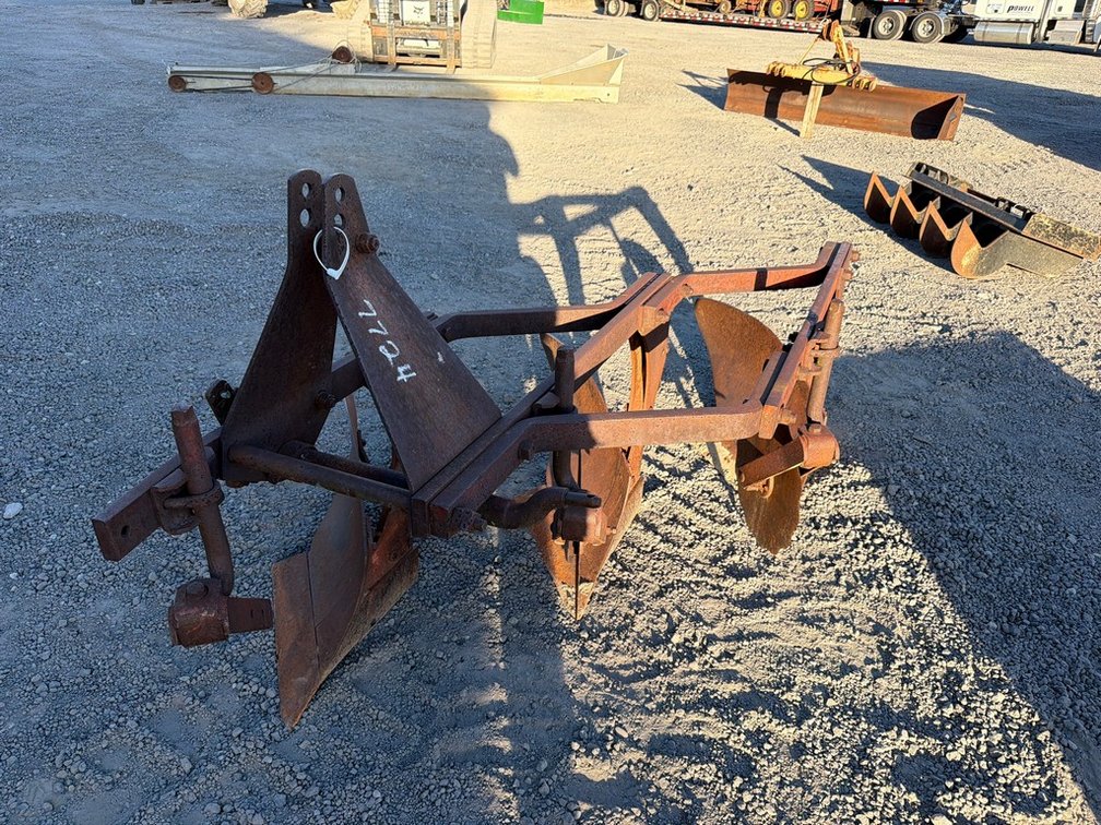 FORD 101 3X PLOW