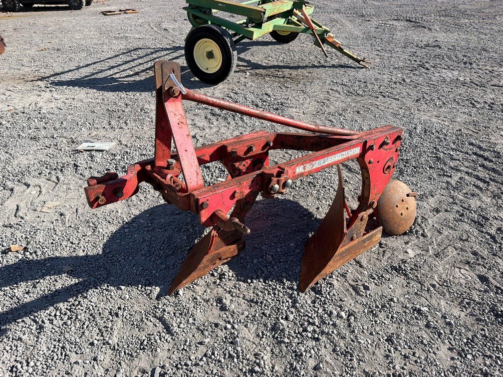 MASSEY FERGUSON 2X PLOW