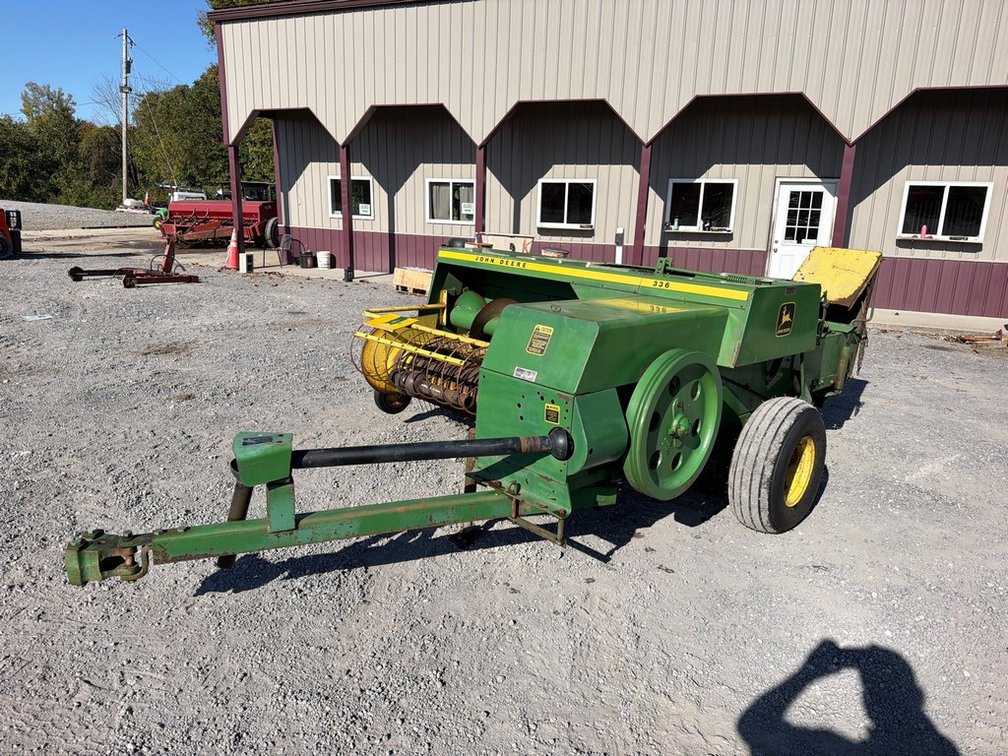 JOHN DEERE 336 WIRE TIE BALER